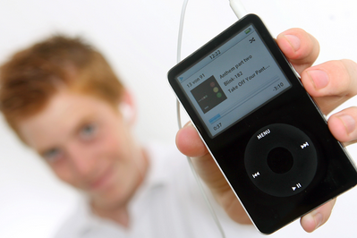 16 yıllık olan yenilenmiş iPod’ların yeni sahipleri olmak için resmen kutu kutu aldılar! Kapış kapış satıldı