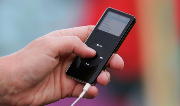 Foto - 16 yıllık olan yenilenmiş iPod’ların yeni sahipleri olmak için resmen kutu kutu aldılar! Kapış kapış satıldı