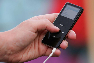 Foto - 16 yıllık olan yenilenmiş iPod’ların yeni sahipleri olmak için resmen kutu kutu aldılar! Kapış kapış satıldı