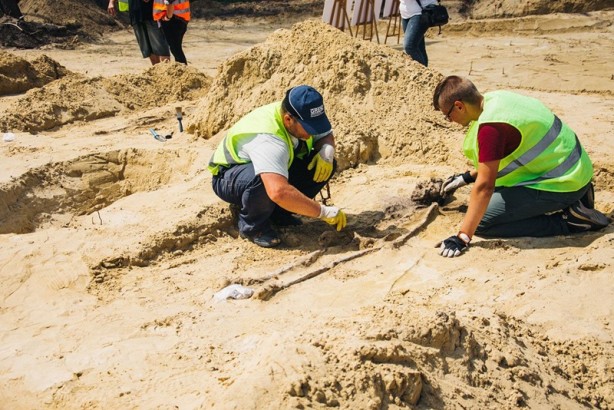 Foto - 16. yüzyıldan kalma toplu mezar bulundu! Bütün çocuk cesetlerinin ağzından aynı şey çıktı