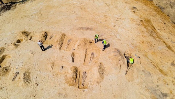 Foto - 16. yüzyıldan kalma toplu mezar bulundu! Bütün çocuk cesetlerinin ağzından aynı şey çıktı