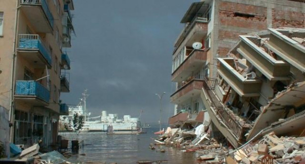 Foto - 17 Ağustos 1999 Gölcük Depremi
