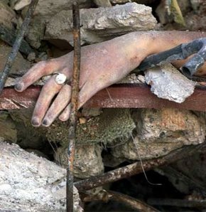 Foto - 17 Ağustos 1999 Gölcük Depremi