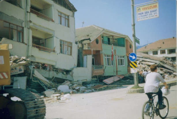 Foto - 17 Ağustos 1999 Gölcük Depremi