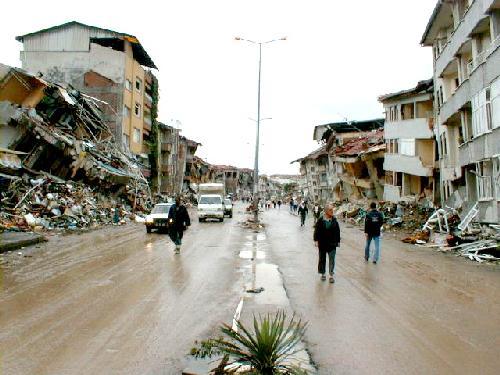 Foto - 17 Ağustos 1999 Gölcük Depremi