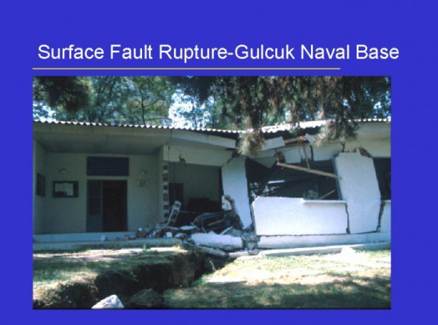 Foto - 17 Ağustos 1999 Gölcük Depremi