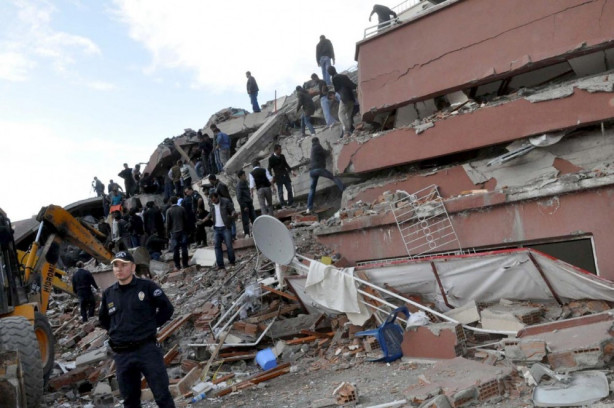 Foto - 17 Ağustos 1999 Gölcük Depremi