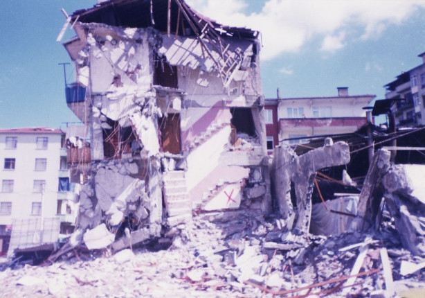 Foto - 17 Ağustos 1999 Gölcük Depremi
