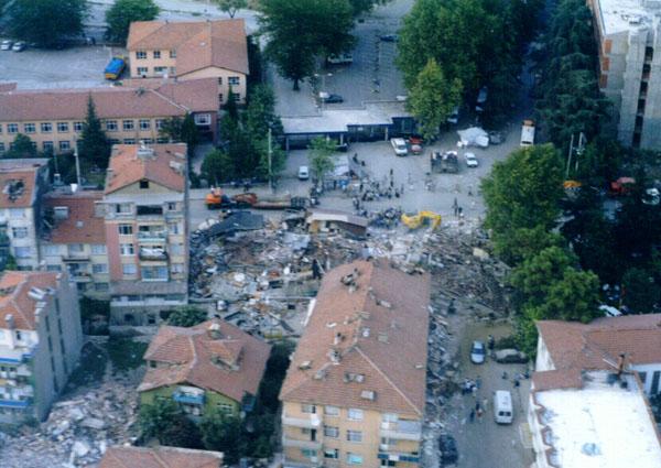Foto - 17 Ağustos 1999 Gölcük Depremi
