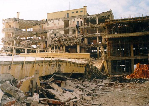 Foto - 17 Ağustos 1999 Gölcük Depremi