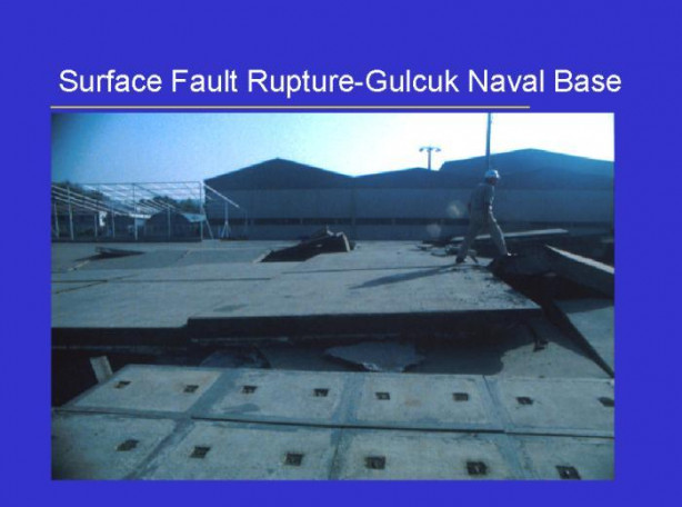 Foto - 17 Ağustos 1999 Gölcük Depremi