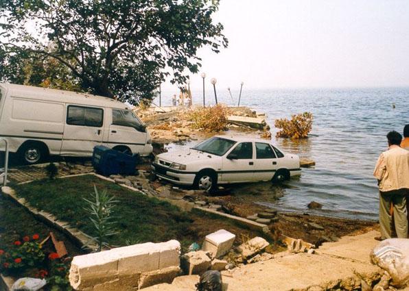 Foto - 17 Ağustos 1999 Gölcük Depremi