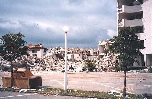Foto - 17 Ağustos 1999 Gölcük Depremi