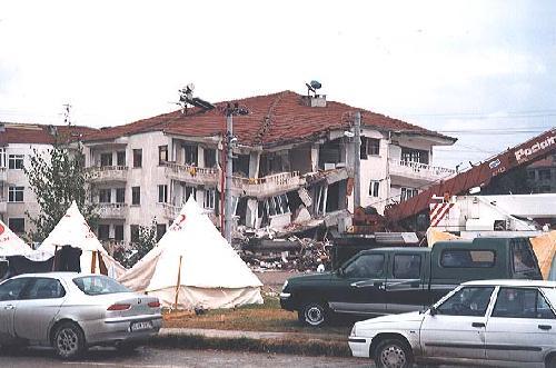 Foto - 17 Ağustos 1999 Gölcük Depremi