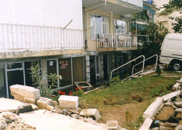Foto - 17 Ağustos 1999 Gölcük Depremi