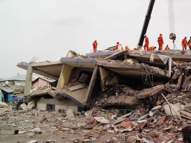 Foto - 17 Ağustos 1999 Gölcük Depremi