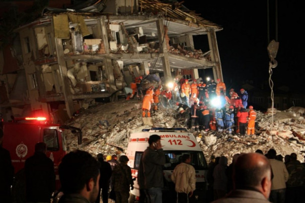 Foto - 17 Ağustos 1999 Gölcük Depremi