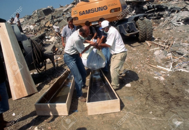 Foto - 17 Ağustos 1999 Gölcük Depremi