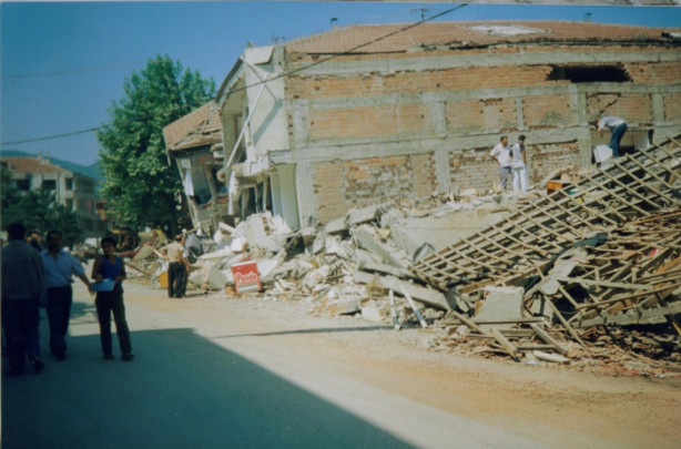 Foto - 17 Ağustos 1999 Gölcük Depremi