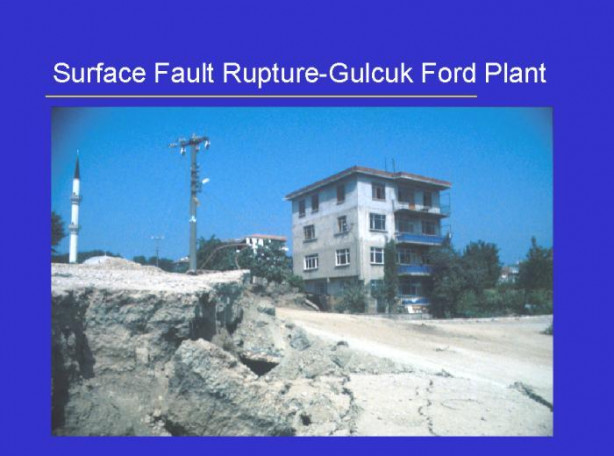 Foto - 17 Ağustos 1999 Gölcük Depremi