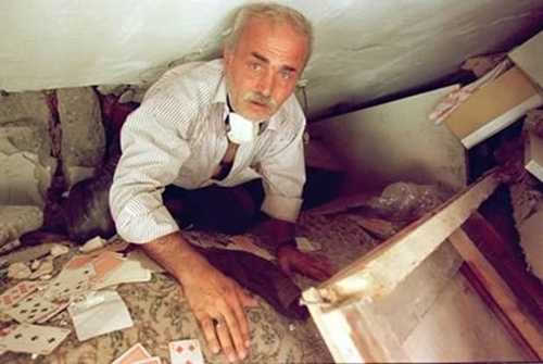 Foto - 17 Ağustos 1999 Gölcük Depremi