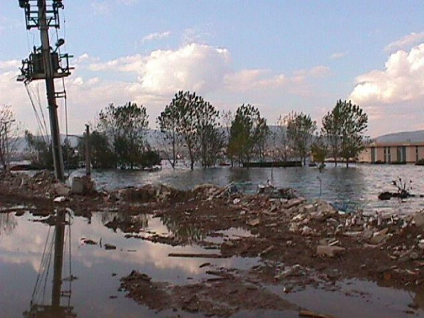 Foto - 17 Ağustos 1999 Gölcük Depremi