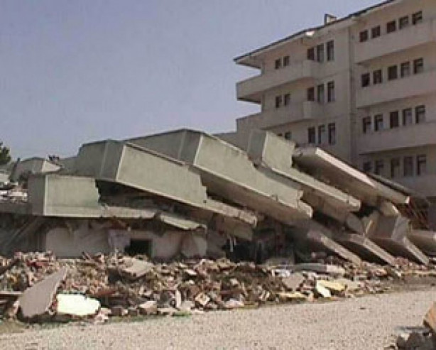 Foto - 17 Ağustos 1999 Gölcük Depremi