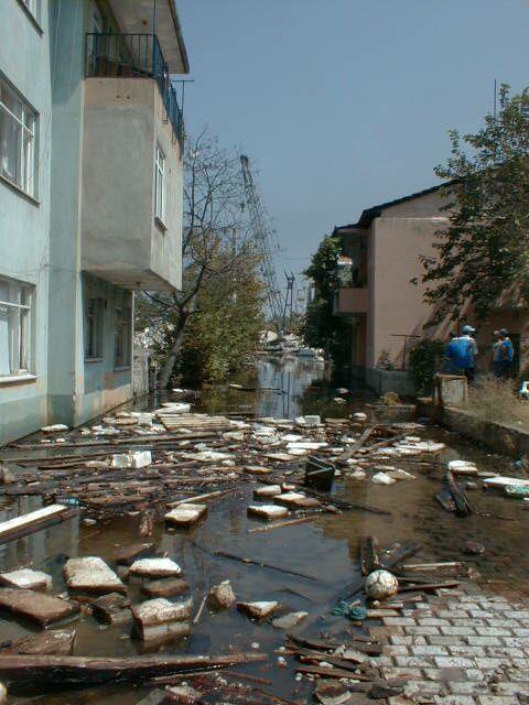 Foto - 17 Ağustos 1999 Gölcük Depremi