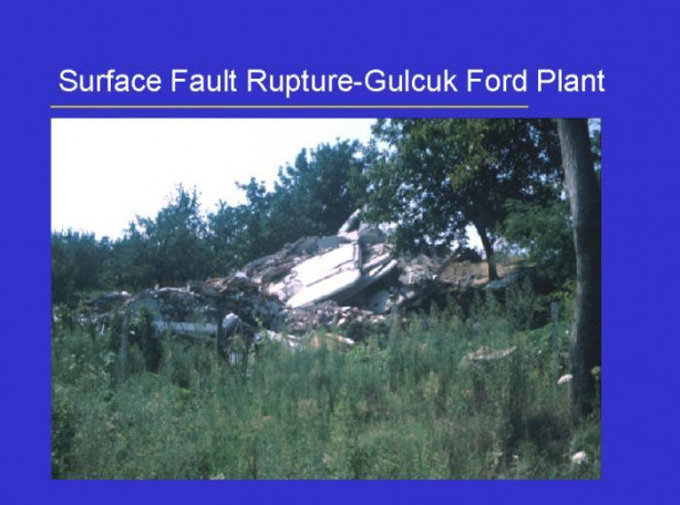 Foto - 17 Ağustos 1999 Gölcük Depremi