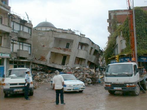Foto - 17 Ağustos 1999 Gölcük Depremi