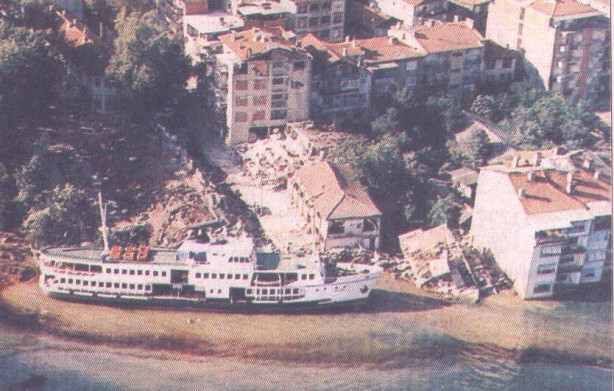 Foto - 17 Ağustos 1999 Gölcük Depremi