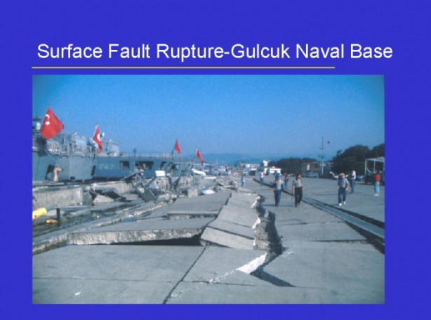 Foto - 17 Ağustos 1999 Gölcük Depremi