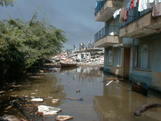 Foto - 17 Ağustos 1999 Gölcük Depremi