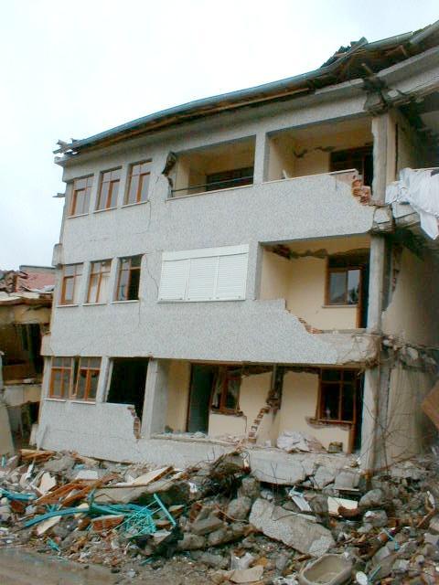 Foto - 17 Ağustos 1999 Gölcük Depremi