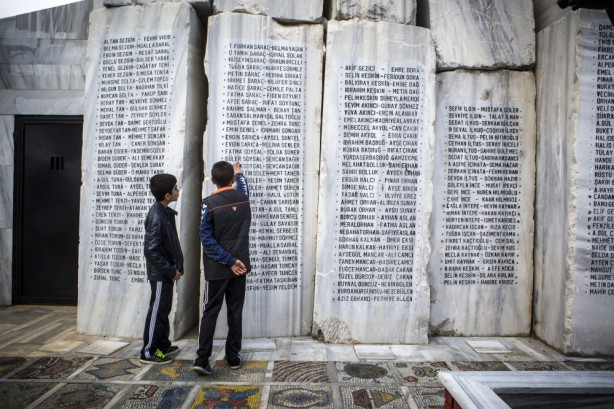 Foto - 17 Ağustos 1999 Gölcük Depremi