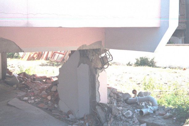 Foto - 17 Ağustos 1999 Gölcük Depremi