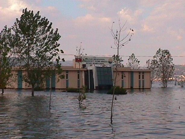 Foto - 17 Ağustos 1999 Gölcük Depremi