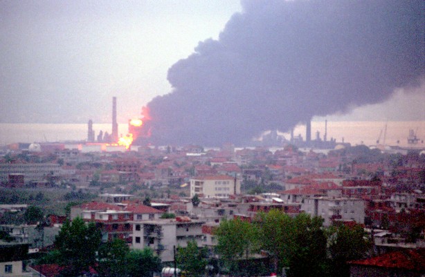 Foto - 17 Ağustos Depremi'nin üzerinden 23 yıl geçti