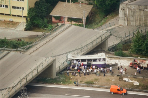 Foto - 17 Ağustos Depremi'nin üzerinden 23 yıl geçti