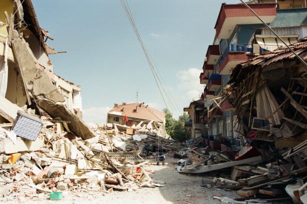 Foto - 17 Ağustos Depremi'nin üzerinden 23 yıl geçti