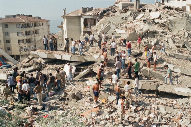 Foto - 17 Ağustos Depremi'nin üzerinden 23 yıl geçti