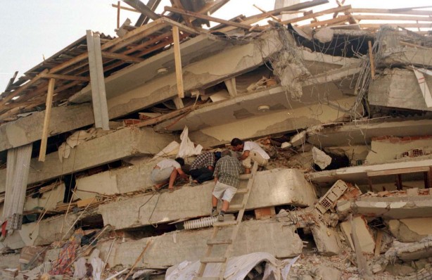 Foto - 17 Ağustos Depremi'nin üzerinden 23 yıl geçti