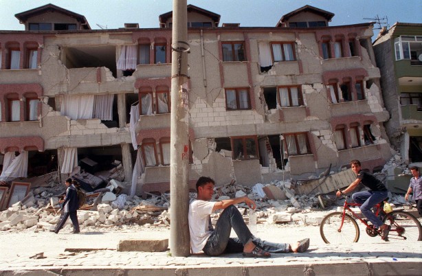 Foto - 17 Ağustos Depremi'nin üzerinden 23 yıl geçti