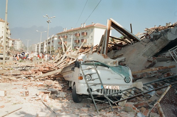 Foto - 17 Ağustos Depremi'nin üzerinden 23 yıl geçti
