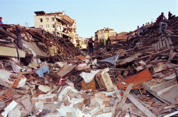 Foto - 17 Ağustos Depremi'nin üzerinden 23 yıl geçti