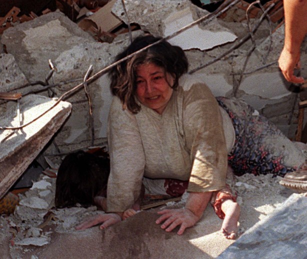 Foto - 17 Ağustos Depremi'nin üzerinden 23 yıl geçti