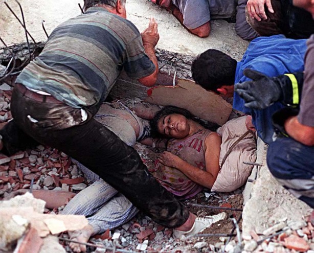 Foto - 17 Ağustos Depremi'nin üzerinden 23 yıl geçti