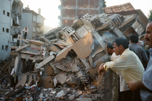 Foto - 17 Ağustos Depremi'nin üzerinden 23 yıl geçti