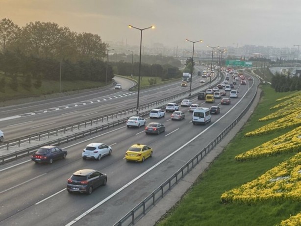 Foto - 17 günlük tam kapanmaya saatler kala İstanbul'dan kaçış sürüyor