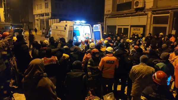 17 yaşındaki genç 138 saat sonra kurtarıldı